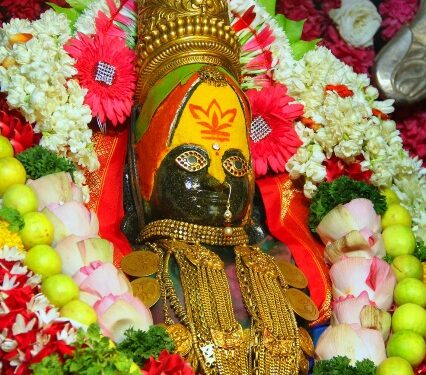 तुळजाभवानी देवीच्या मुख्य गाभाऱ्यातील प्रवेशाच्या आजपासुन नोंदी – पोलिसांच्या पत्रानंतर मंदीर संस्थानचा निर्णय 
