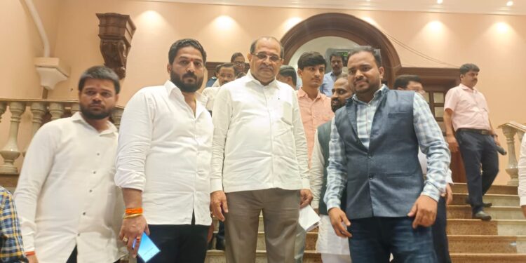 वर्ग 2 जमीन प्रकरणे – येत्या 2 आठवड्यात मिळणार आनंदाची बातमी, महसूल मंत्री राधाकृष्ण विखे पाटील यांनी दिला शब्द