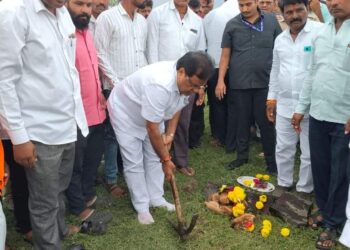 खंडेश्वर मध्यम प्रकल्पाच्या दुरुस्ती कामाचे पालकमंत्री डॉ तानाजीराव सावंत यांच्या हस्ते भुमीपूजन