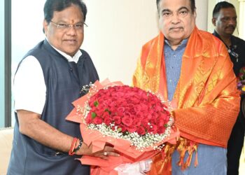 केंद्रीय मंत्री नितीन गडकरी यांची आरोग्यमंत्री डॉ सावंत यांनी घेतली भेट