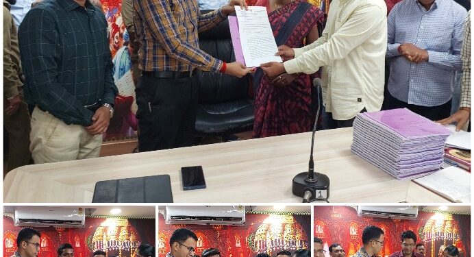 नियुक्ती पत्र – तुळजाभवानी मंदीर संस्थानमध्ये तब्बल 33 वर्षांनी नौकर भरती, भाविकांशी आदराने वागा, जिल्हाधिकारी डॉ ओम्बासे यांचा सल्ला