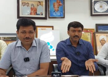 उदघाटन्या रोग झालायं, पिता पुत्रांनी आत्मचिंतन करावे – रेल्वे भुसंपादनात शेतकऱ्यांच्या अन्नात माती कालवली