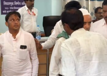 बंडाचे निशाण – राहुल मोटे यांनी राष्ट्रवादीकडुन उमेदवारी अर्ज भरला, महाविकास आघाडीत बिघाडी ?