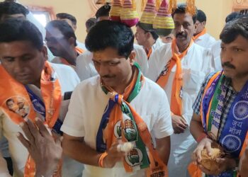 मंत्रीपद व 50 खोकेवर कैलास पाटील यांनी लाथ मारली, एकनिष्ठ आमदारांना निवडुन द्या – खासदार ओमराजे निंबाळकर 