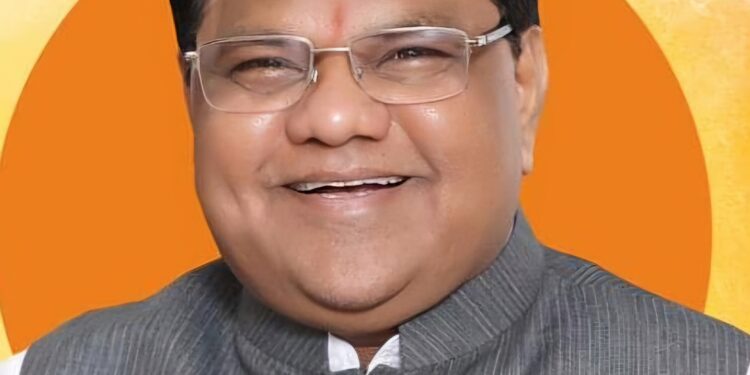 गाव संवाद दौरा, थेट संवाद – पालकमंत्री डॉ तानाजीराव सावंत यांनी जाणुन घेतल्या समस्या