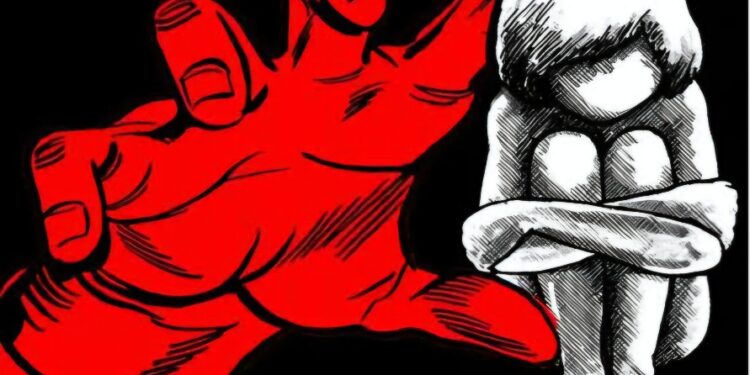 बलात्कारी मुलाची आईने केली पाठराखण – 3 वर्षाच्या मुलीवर बलात्कार, कृत्य लपवुन ठेवत पीडितेला सोडले घरी