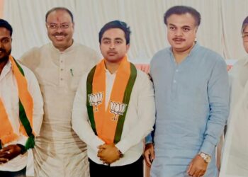 भाजप प्रवेश, शिवसेनेला रामराम – अक्षय ढोबळे व नगरसेवक राणा बनसोडे भाजपात, नगराध्यक्ष पदाचा उमेदवार वादाचा मुद्दा